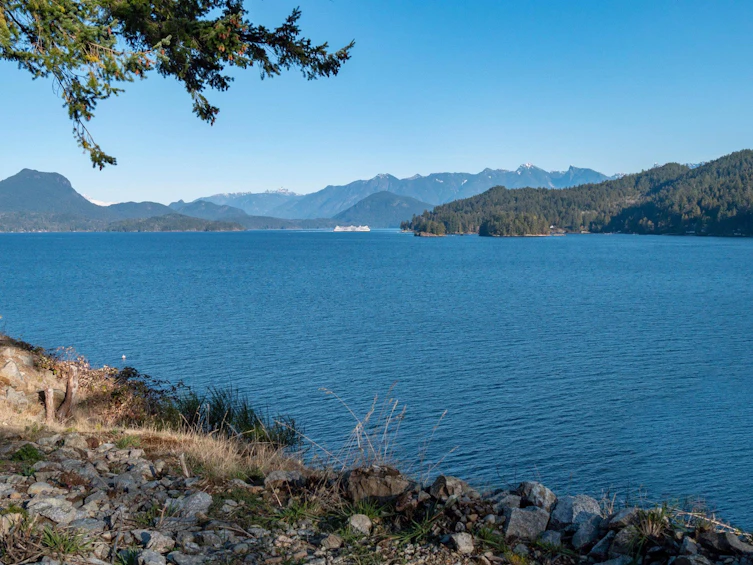 302 Shoal Lookout, Gibsons, BC, V0N 1V7 - 2