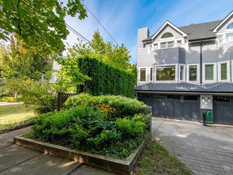 2377 W 8th Avenue, Vancouver BC V6K 2A8