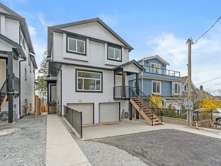 2-758 E 60 Avenue, Vancouver, BC, V5X 2A4