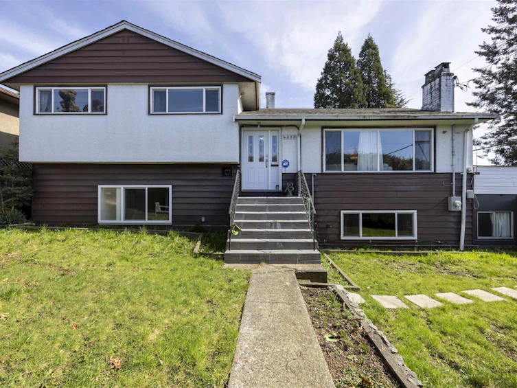 4388 Royal Oak Avenue, Burnaby, BC, V5G 3M4 - 7