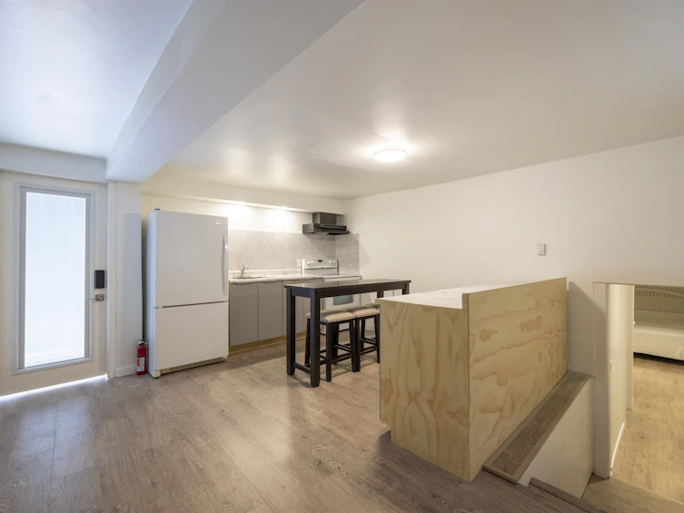 4388 Royal Oak Avenue, Burnaby, BC, V5G 3M4 - 11