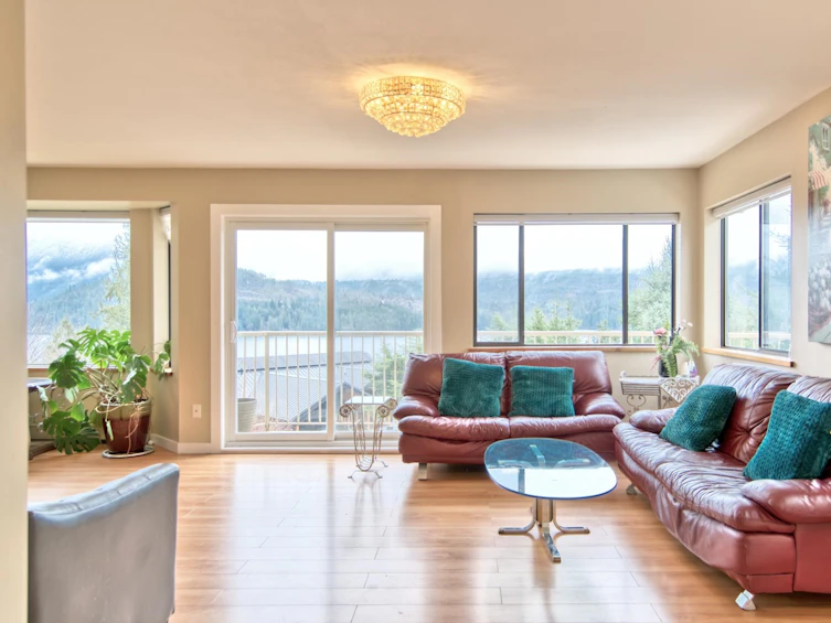 6377 North Gale Avenue, Sechelt, BC, V7Z 0P7 - 7