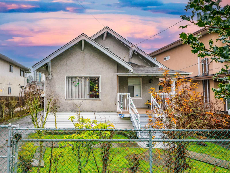7353 12th Avenue, Burnaby BC V3N 2J8