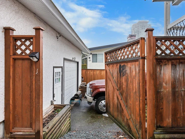 2071 Gladwin Road, Abbotsford, BC, V2S 2Y5 - 30