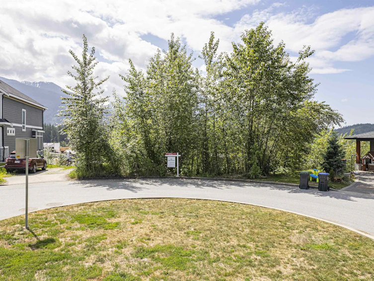 2942 Strangway Place, Squamish, BC, V8B 0P8