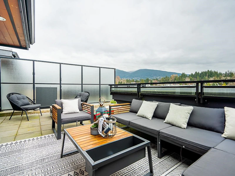 612 - 733 W 3rd Street, North Vancouver BC