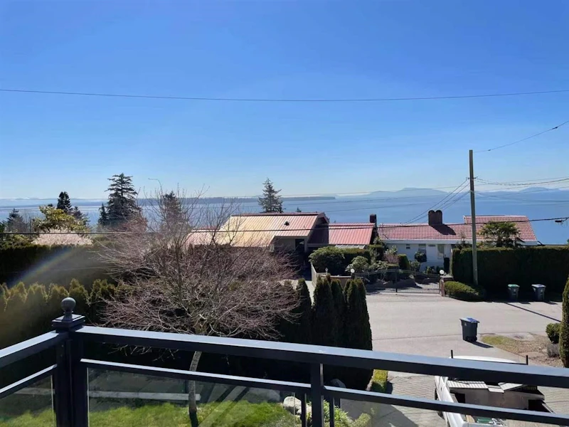 13577 13a Avenue, Surrey BC V4A 1C5