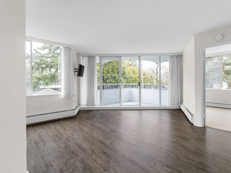 101-4691 West 10th Avenue, Vancouver, BC, V6R 2J3 - 4