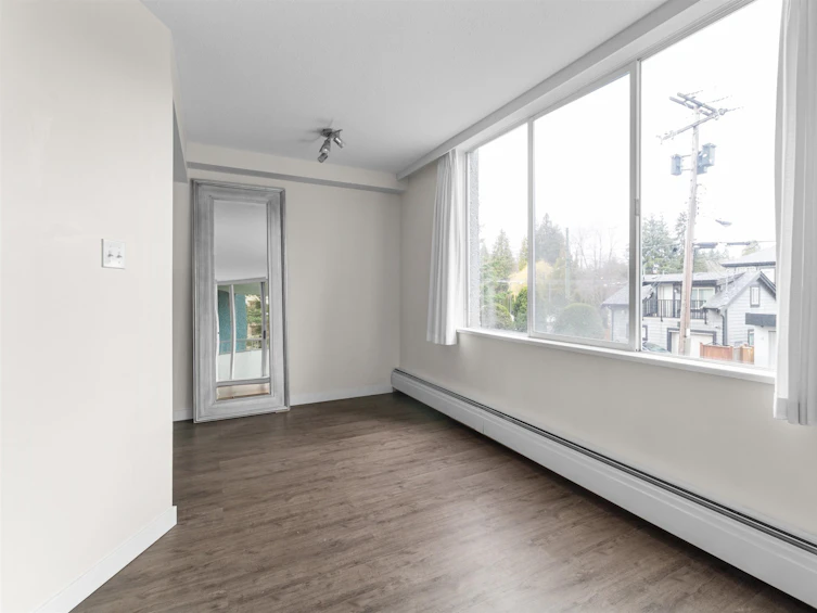 101-4691 West 10th Avenue, Vancouver, BC, V6R 2J3 - 12