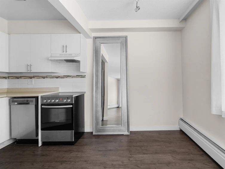 101-4691 West 10th Avenue, Vancouver, BC, V6R 2J3 - 13