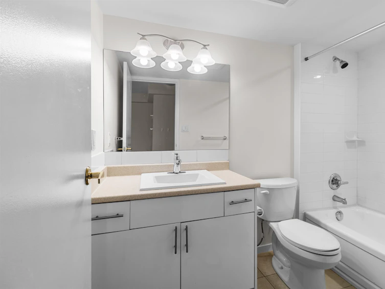 101-4691 West 10th Avenue, Vancouver, BC, V6R 2J3 - 23