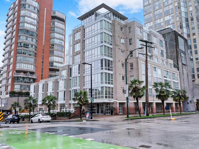 502-910 Beach Avenue, Vancouver, BC, V6Z 2W7