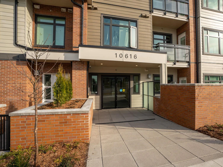 513-10616 132, Surrey, BC, V3T 3V8 - 2