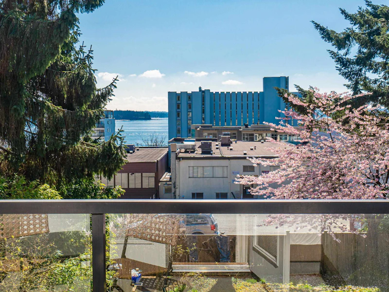 1864 Duchess Avenue, West Vancouver BC V7V 1R1