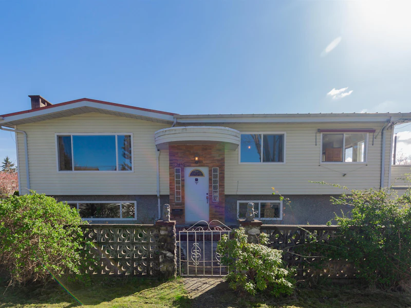 2810 Kamloops Street, Vancouver BC V5M 3A9