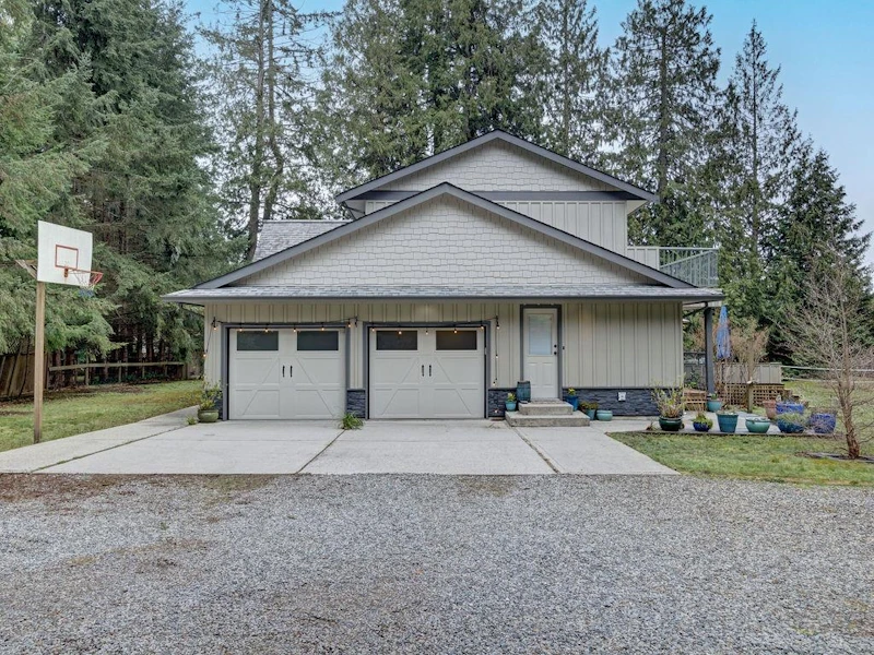 1253 Hawthorn Road, Roberts Creek BC