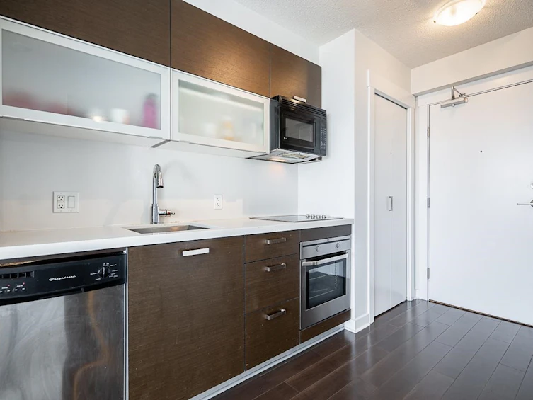 2101-10777 University Drive, Surrey, BC, V3T 0E6 - 7