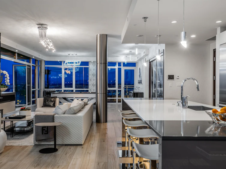 2501-1775 Quebec Street, Vancouver, BC, V5T 0E3