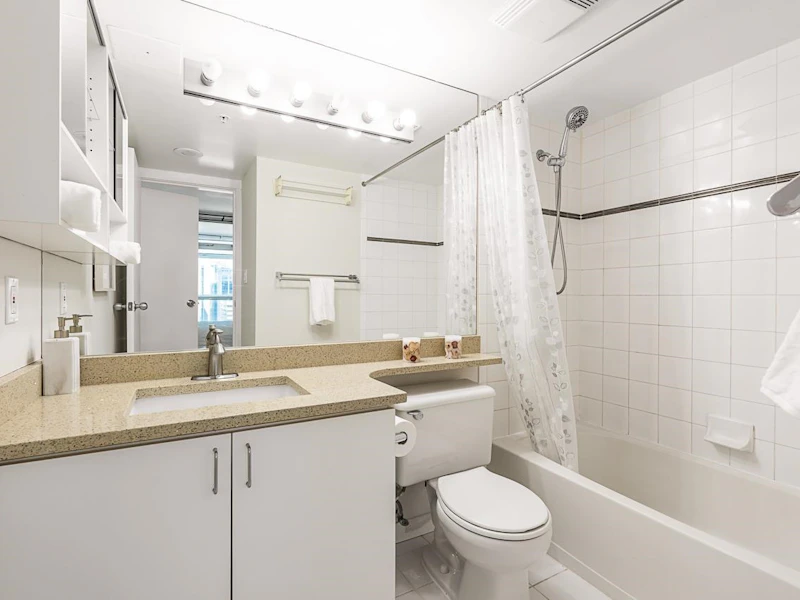 2203 - 438 Seymour Street, Vancouver BC V6B 6H4