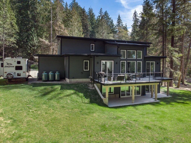 1127 Malcolm Creek Road, Roberts Creek, BC, V0N 2W3 - 33
