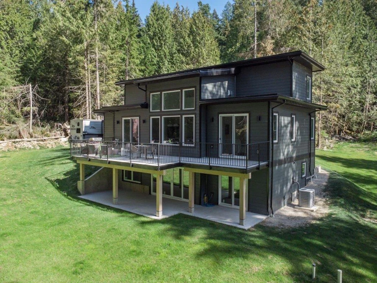 1127 Malcolm Creek Road, Roberts Creek, BC, V0N 2W3