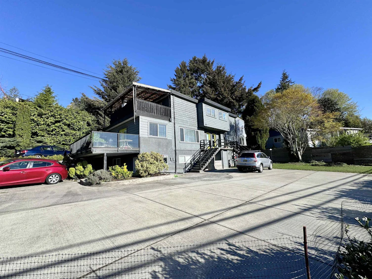 455-457 S Fletcher Road, Gibsons, BC, V0N 1V0