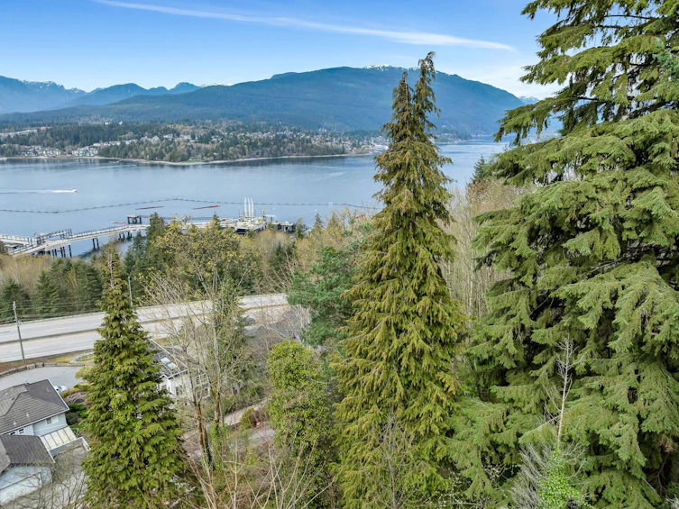7235 Bayview Drive, Burnaby, BC, V5A 4T3 - 21