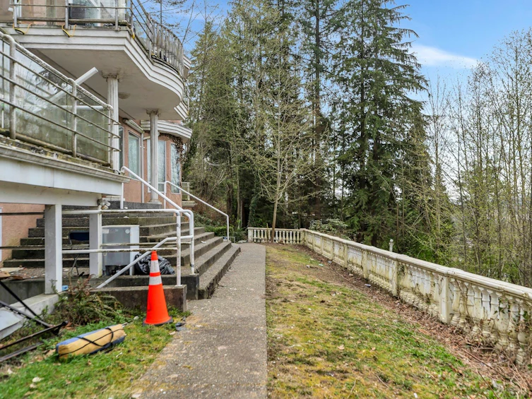 7235 Bayview Drive, Burnaby, BC, V5A 4T3 - 28