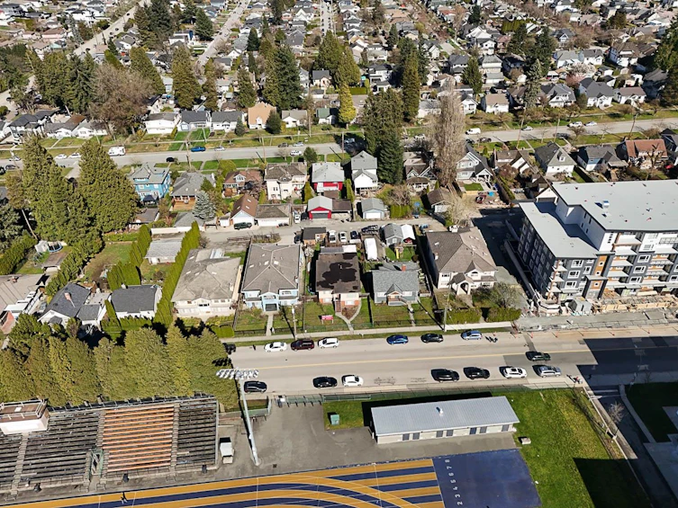 907 Sixth Street, New Westminster, BC, V3L 3C8 - 3