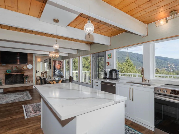 565 St. Giles Road, West Vancouver, BC, V7S 1L7