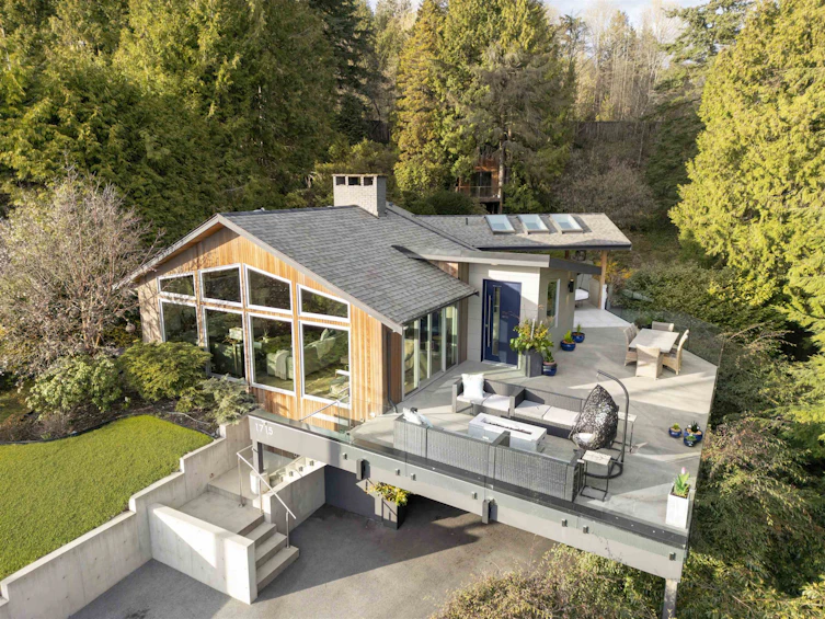 1715 Rosebery Avenue, West Vancouver, BC, V7V 2Z5