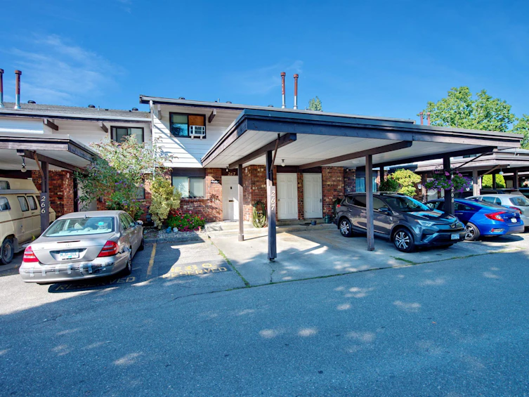 267-7493 140 Street, Surrey, BC, V3W 6G5