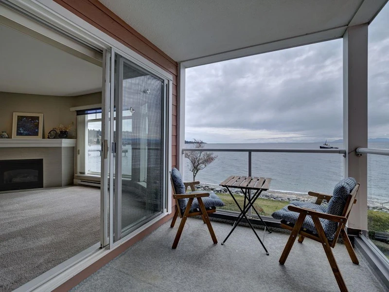 206 - 5470 Inlet Avenue, Sechelt BC