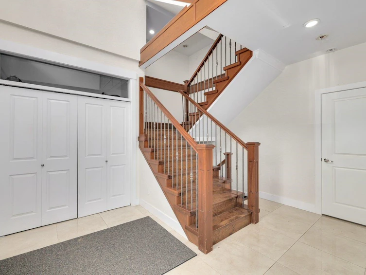 13756 NORTH North Bluff Road, Surrey, BC, V4B 3B9 - 13