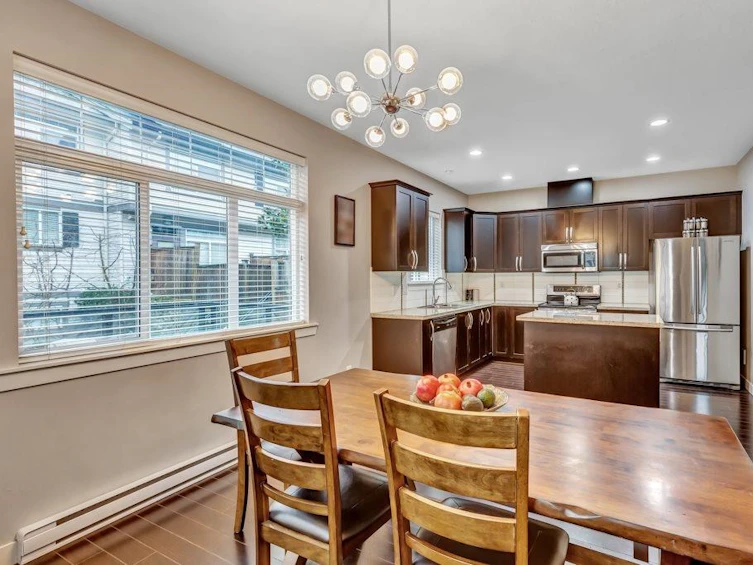 19-14377 60, Surrey, BC, V3Z 0E2 - 14