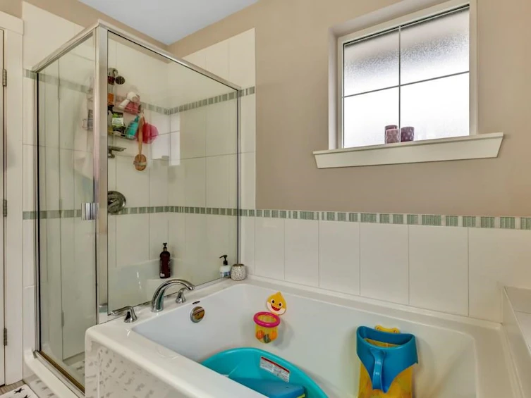 19-14377 60, Surrey, BC, V3Z 0E2 - 19
