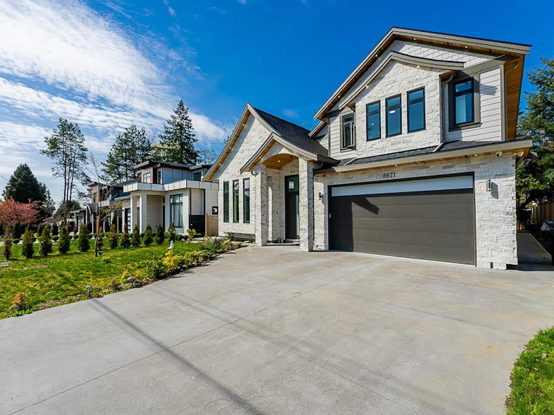 8671 154a Street, Surrey BC