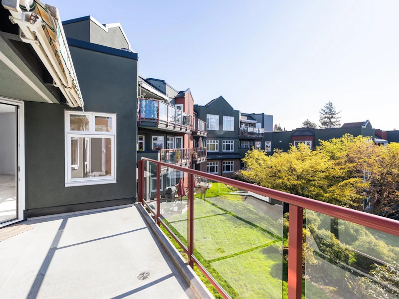 401 - 2800 Chesterfield Avenue, North Vancouver BC V7N 4M1