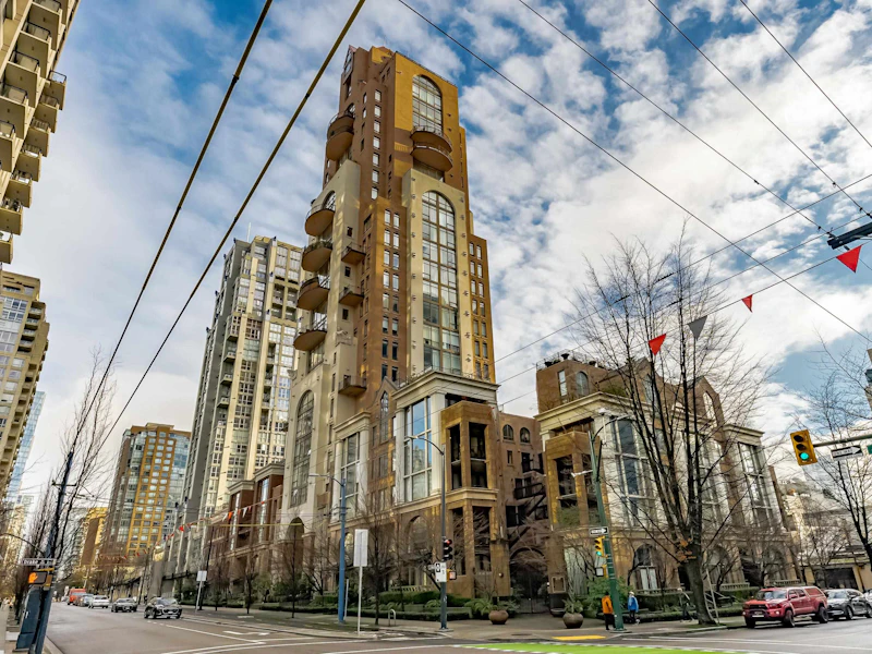 1298 Richards Street, Vancouver BC V6B 3G2