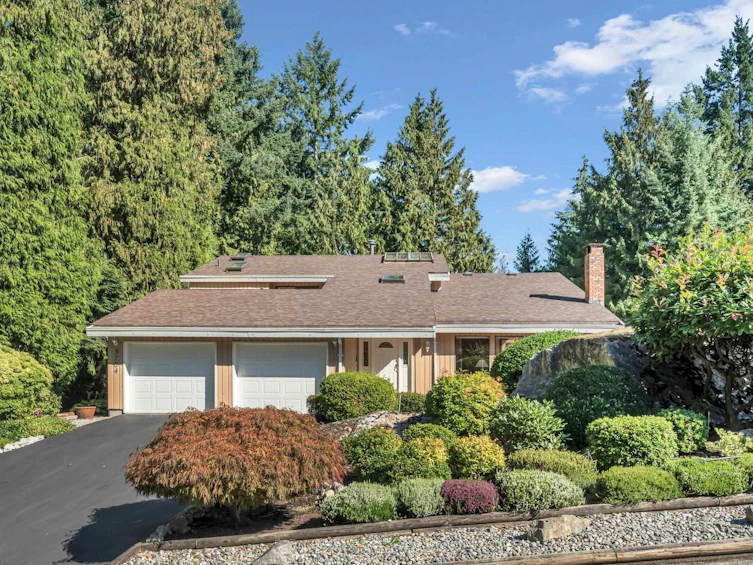 3704 Southridge Place, West Vancouver, BC, V7V 3H8