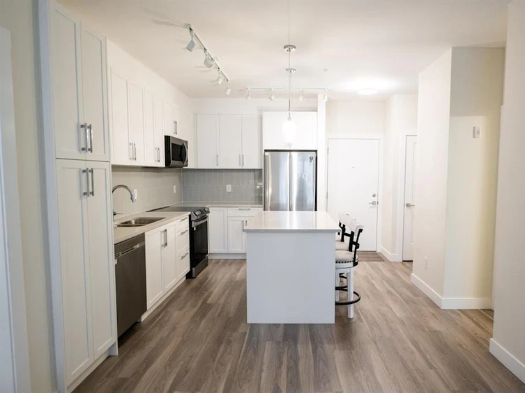 215-20356 72b, Langley, BC, V2Y 4J9 - 4