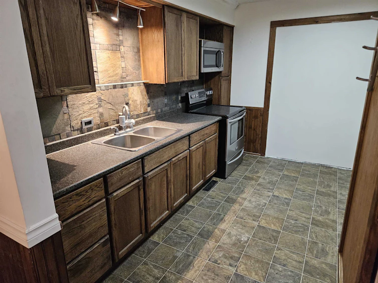 13704 110a Avenue, Surrey, BC, V3R 2B1 - 4