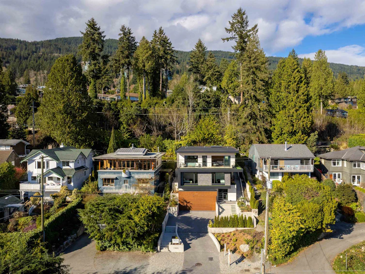 3325 Marine Drive, West Vancouver, BC, V7V 1M8 - 2