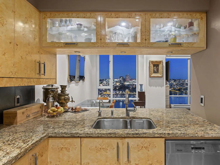 2802-1067 Marinaside Crescent, Vancouver, BC, V6Z 3A4 - 10