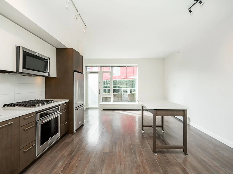 216 - 384 E 1st Avenue, Vancouver BC V5T 0G5