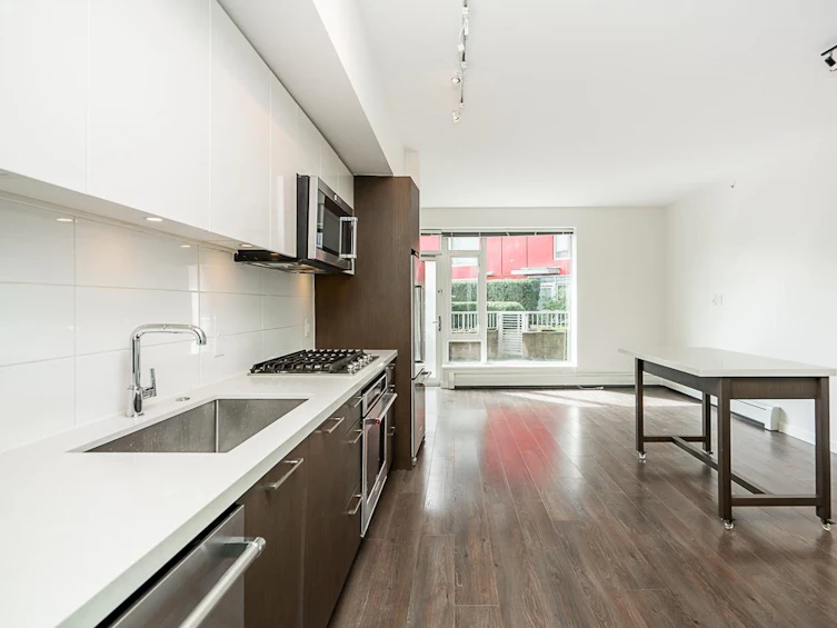 216-384 East 1st Avenue, Vancouver, BC, V5T 0G5 - 2