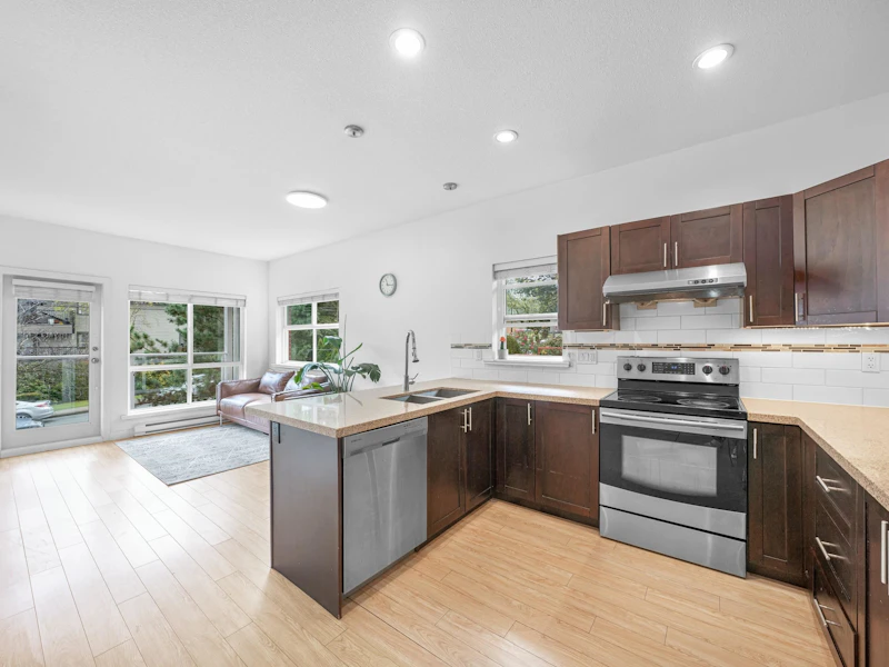 214 - 5655 Inman Avenue, Burnaby BC V5H 2M2