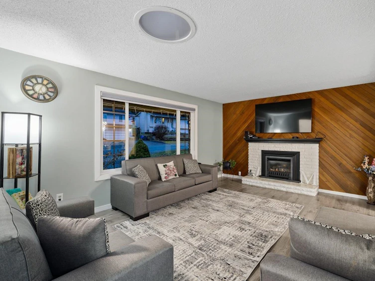 34929 High Drive, Abbotsford, BC, V2S 2X7
