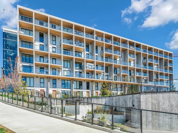 215-9888 University Crescent, Burnaby, BC, V5A 0G4
