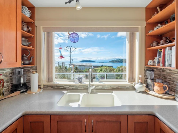 6502 Sunshine Coast Highway, Sechelt, BC, V7Z 0M9